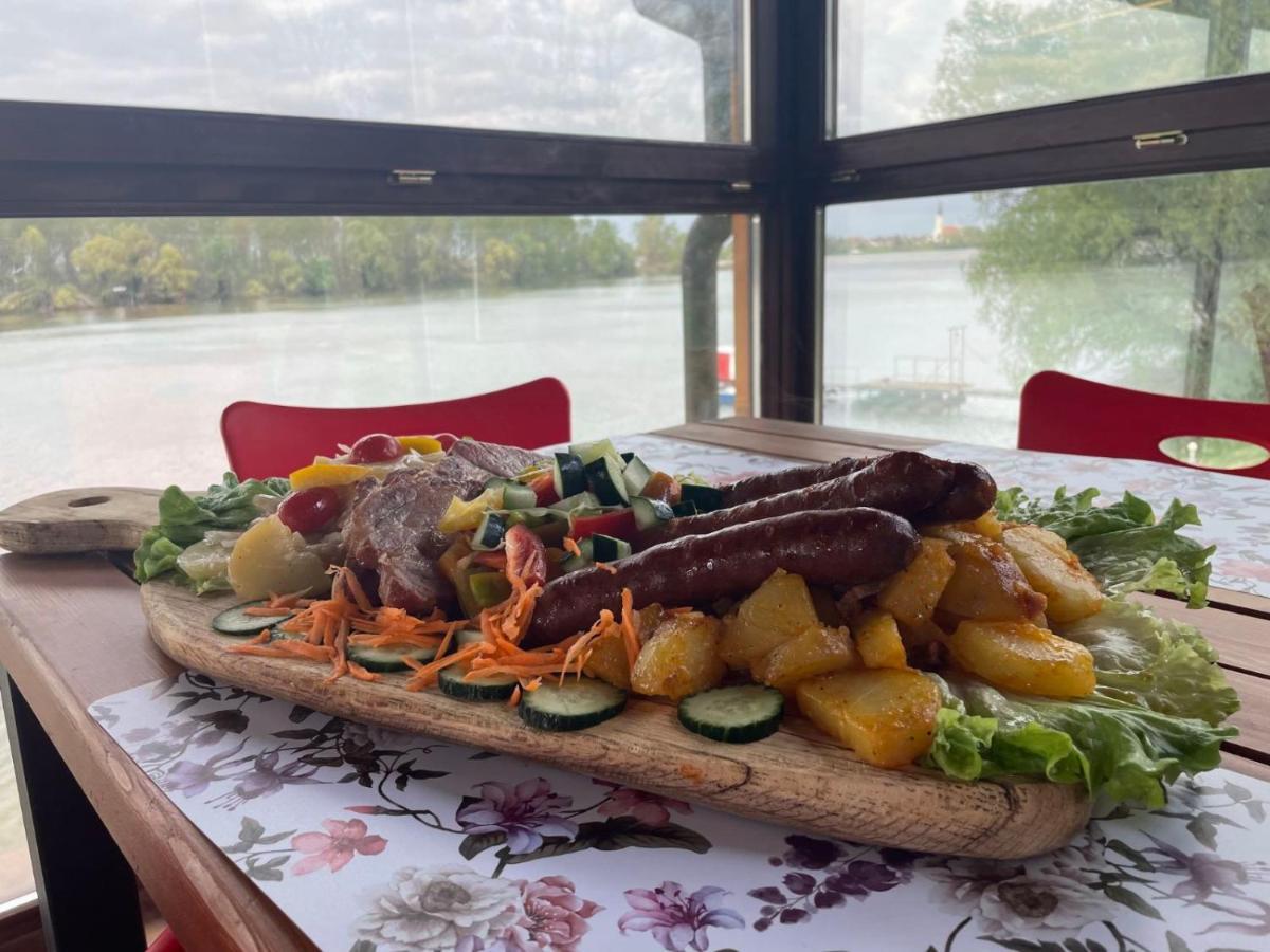 Vila Odmor Na Dunavu Beocin Exteriér fotografie